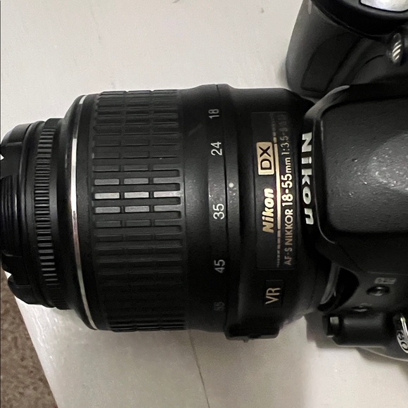 Nikon Black DSLR Camera with Dual Lens Set - Picture 3 of 11